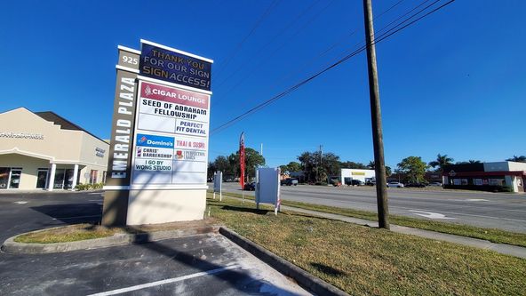 Emerald Plaza: 925 N Courtenay Pkwy, Merritt Island, FL 32953